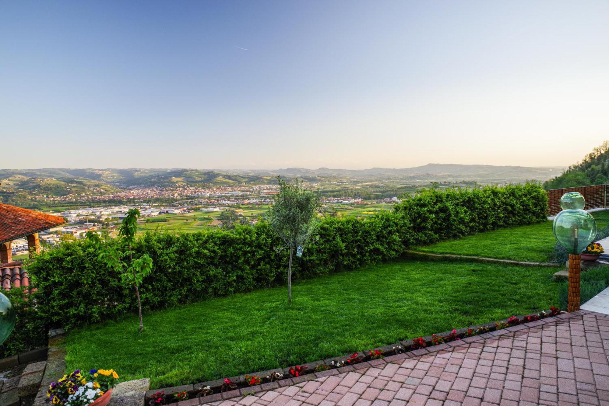 Vista Langhe - Cerratohouses Guarene Exterior photo